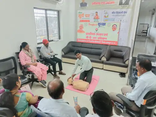 रायपुर प्रशासन की पहल — रोजगार सहायकों को दिया गया लाइफ सेविंग ट्रेनिंग