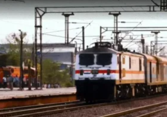 चुनावी हलचल के बीच रेलवे एक्टिव, बंगाल रूट पर बढ़ाई गई ट्रेनों की संख्या