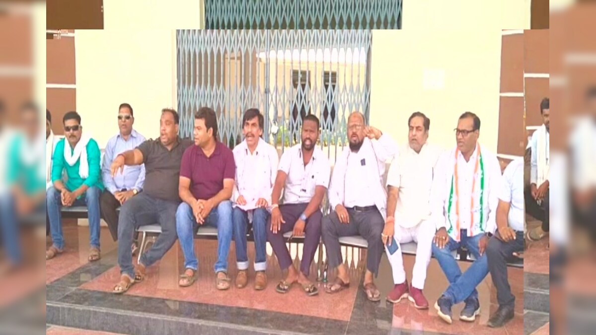 नगर पालिका में घमासान, पार्षदों ने दफ्तर पर जड़ा ताला