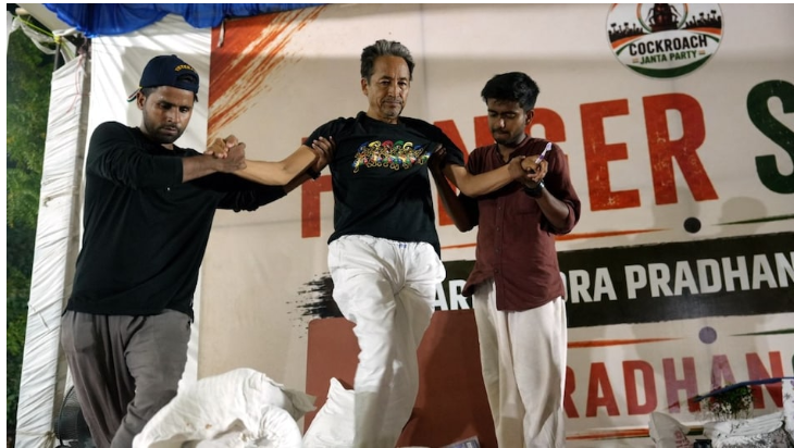 Sonam Wangchuk Hunger Strike: अनशन पर बैठे सोनम वांगचुक को दिल्ली पुलिस ने अस्पताल पहुंचाया, RML में भर्ती