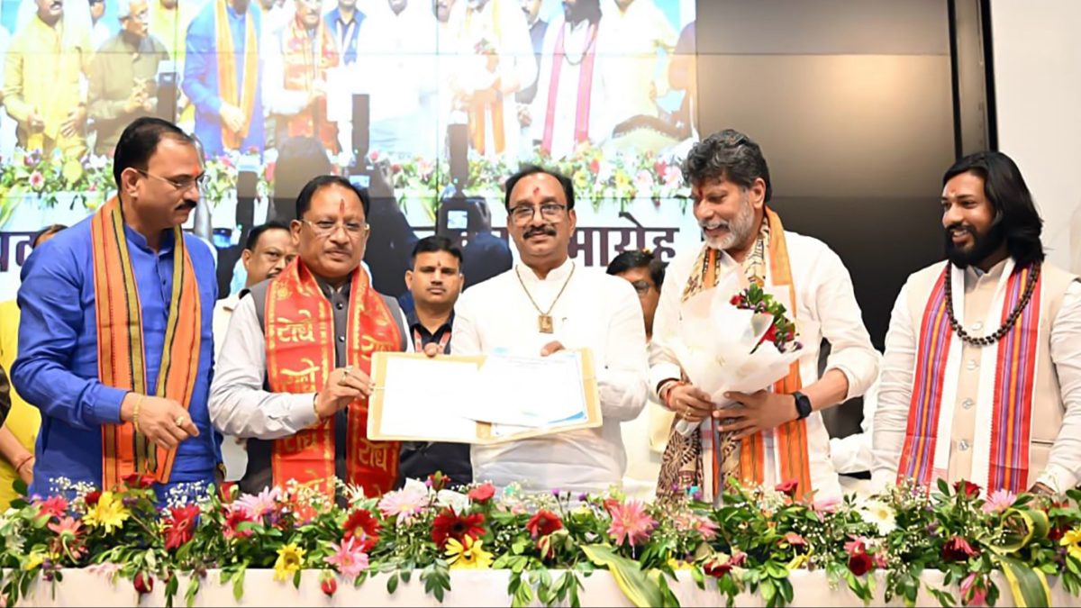 CG News: छत्तीसगढ़ योग आयोग के अध्यक्ष बने संजय अग्रवाल, मुख्यमंत्री विष्णुदेव साय ने दिलाई शपथ