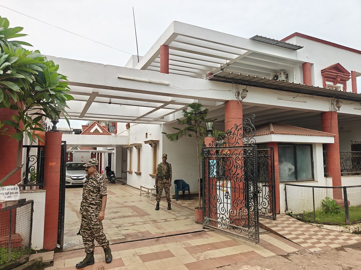 CG ED Raid: कांग्रेस नेता रामगोपाल अग्रवाल के धमतरी ठिकानों पर ED की दबिश, 8 सदस्यीय टीम कर रही जांच