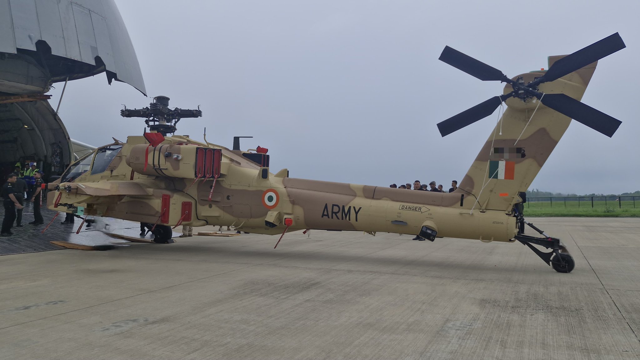 US Army AH-64 Apache Crash: सेना का AH-64 अपाचे हेलिकॉप्टर क्रैश, दो पायलटों की मौत