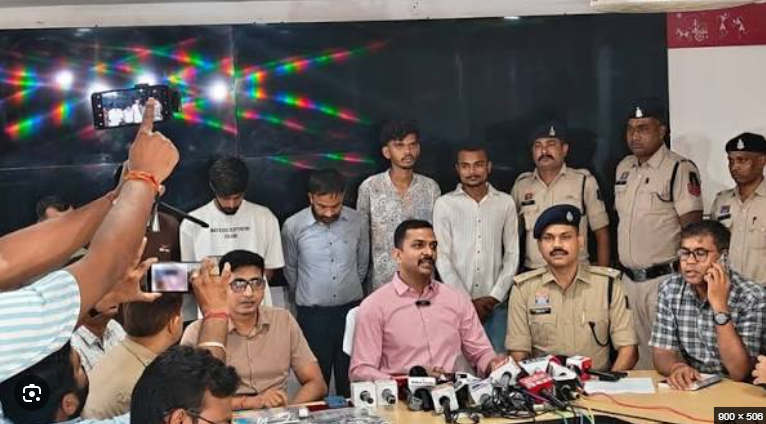IGKV पेपर लीक केस में बड़ी कार्रवाई: प्राचार्य बर्खास्त, आरोपी प्रोफेसर सेवा से बाहर
