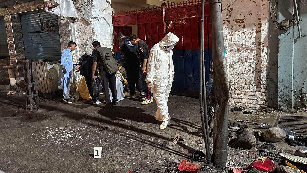 Pakistan Suicide Attack: शांति रैली पर आत्मघाती हमला, पुलिस स्टेशन के बाहर धमाके में 14 की मौत