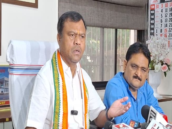 Chhattisgarh Politics: 700 शिक्षकों के तबादले पर कांग्रेस का हमला, दीपक बैज बोले- ‘तबादला उद्योग’ चला रही BJP