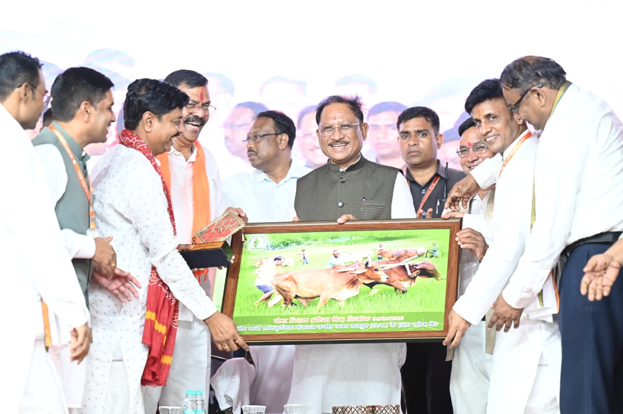 Chhattisgarh News: तीजा-पोरा तिहार में शामिल हुए CM विष्णुदेव साय, कबीर नगर में सर्व समाज भवन के लिए 50 लाख की घोषणा