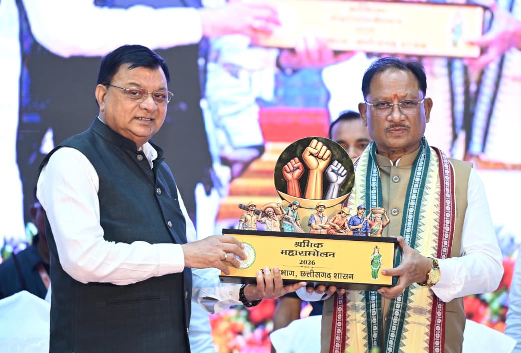 CG News: श्रमिकों के लिए CM साय की 3 बड़ी घोषणाएं, ई-बाइक सहायता से लेकर ई-रिक्शा की मदद तक