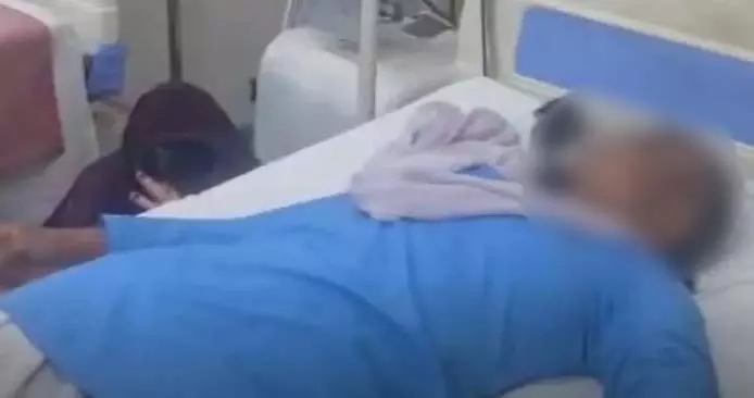 Bilaspur News: प्रार्थना के दौरान 12वीं की छात्रा अचानक गिरी, बैग में मिली नींद की गोलियों की खाली स्ट्रिप