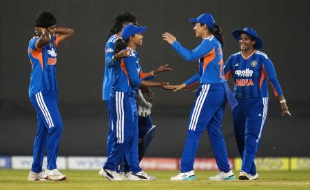 रायपुर में भारतीय बेटियों का धमाका! जिम्बाब्वे को 92 रन से रौंदकर 3-0 से जीती टी-20 सीरीज