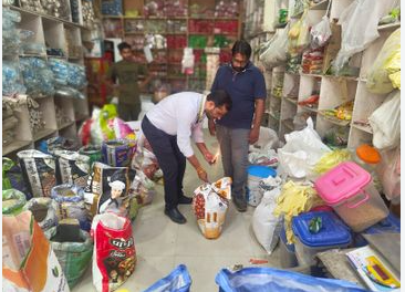 नवरात्र से पहले रायपुर में खाद्य दुकानों पर छापा! फफूंद लगी 10 किलो बड़ी नष्ट, मैदा-सूजी जब्त