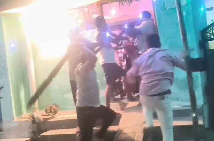 बिलासपुर में दशहरा के बाद बवाल: घर में घुसकर महिलाओं और बुजुर्ग से मारपीट, VIDEO वायरल