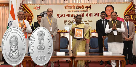 राष्ट्रपति द्रौपदी मुर्मु ने जारी किया माता साहिब हासी देवी के सम्मान में ₹200 का स्मारक सिक्का, रायपुर में हुआ विशेष समारोह